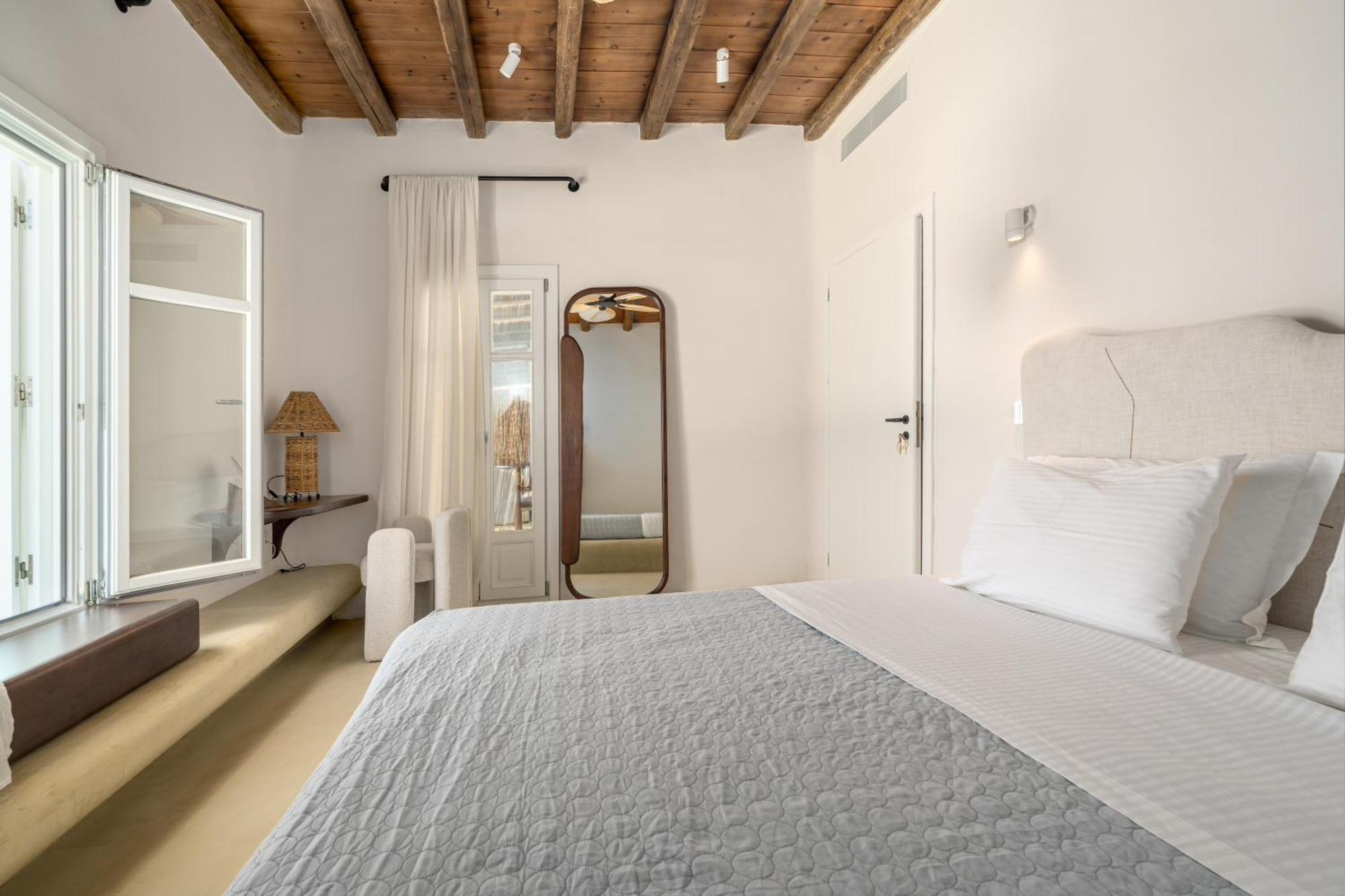 Petradi & Apartment Aegiali