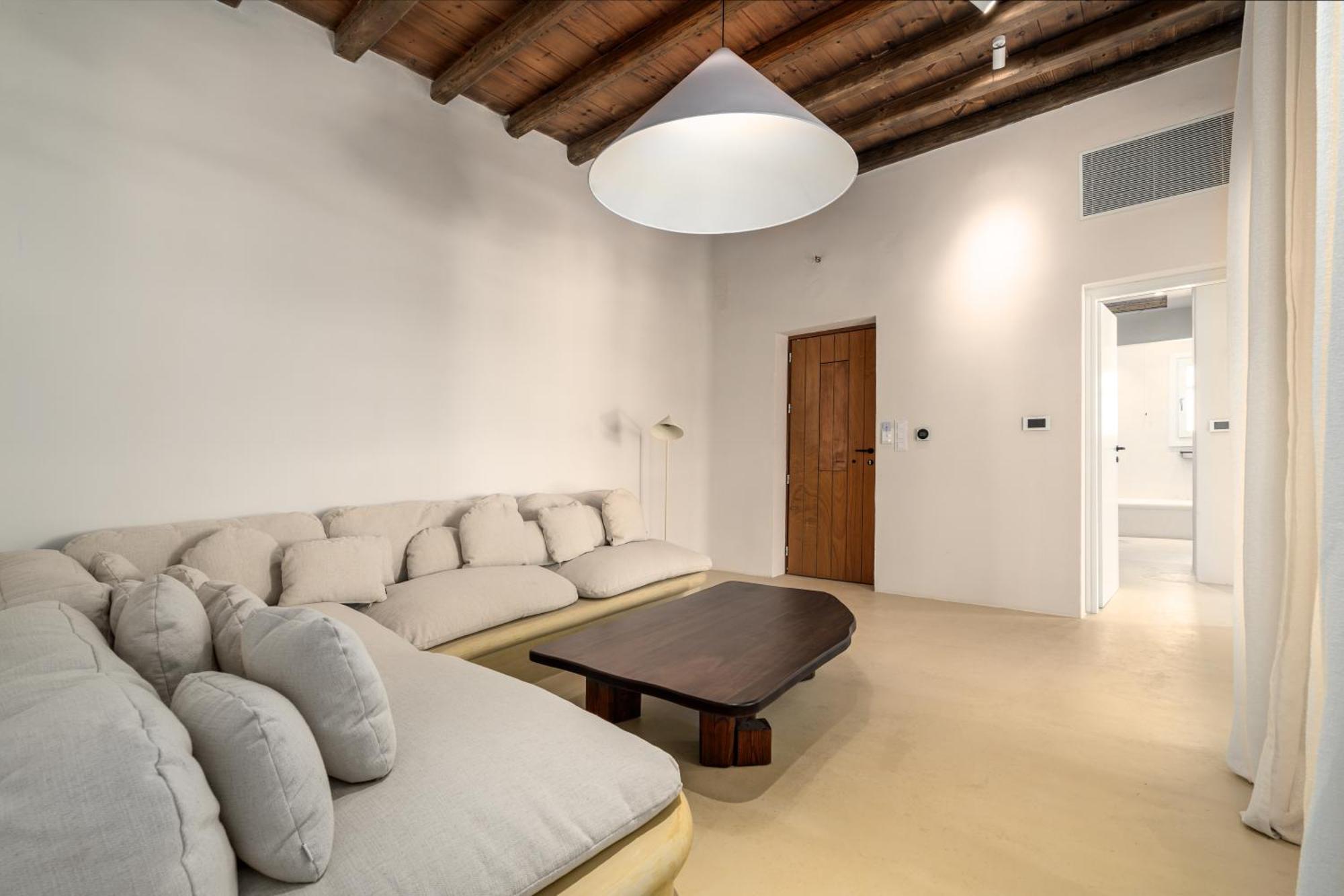 Petradi & Apartment Aegiali